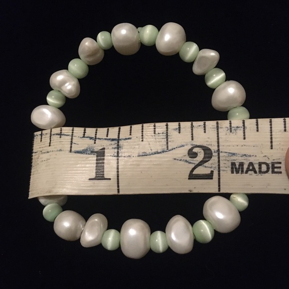 Faux White Pearl and Green Beaded Bracelet - Picture 5 of 5